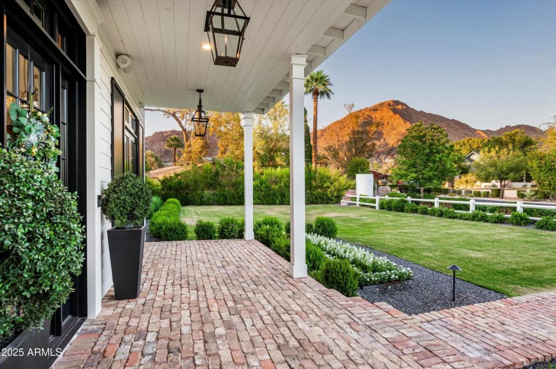 Real Estate Picture 3