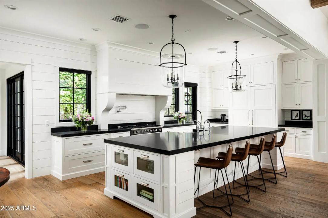 Real Estate Picture 8