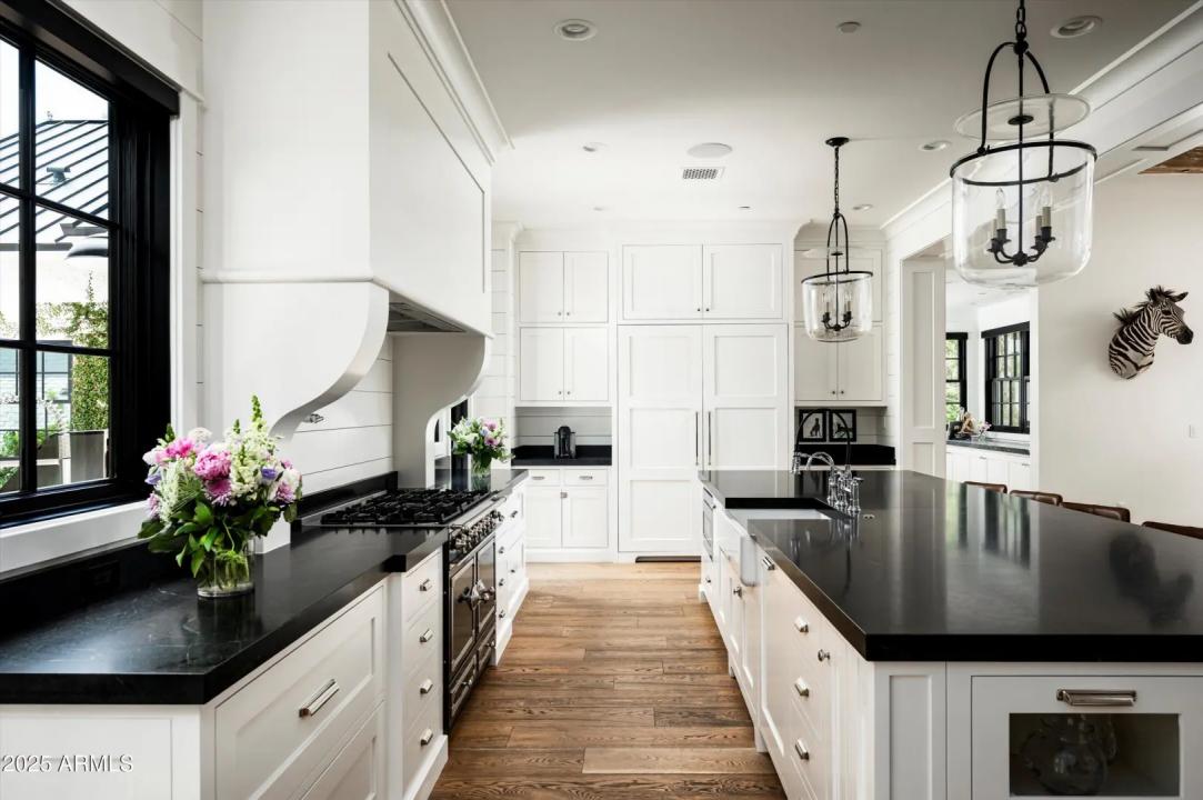Real Estate Picture 9