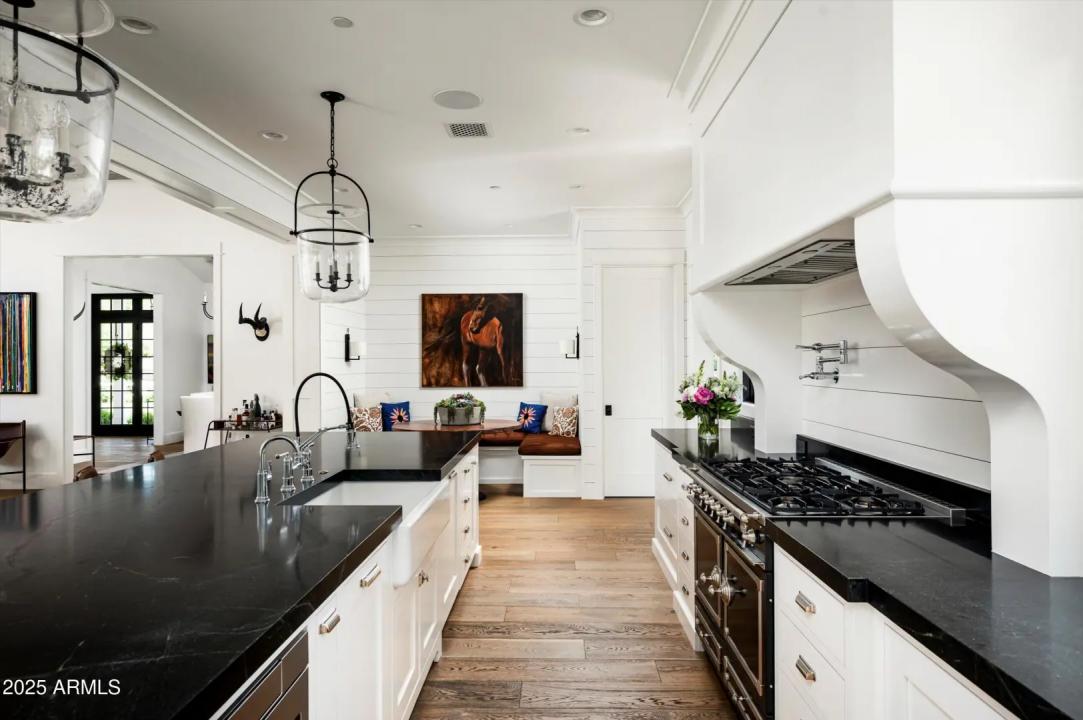 Real Estate Picture 10