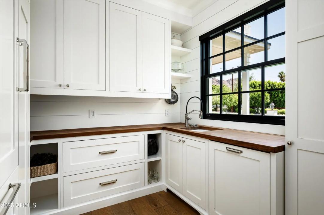 Real Estate Picture 11
