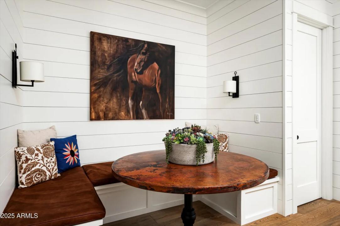 Real Estate Picture 12