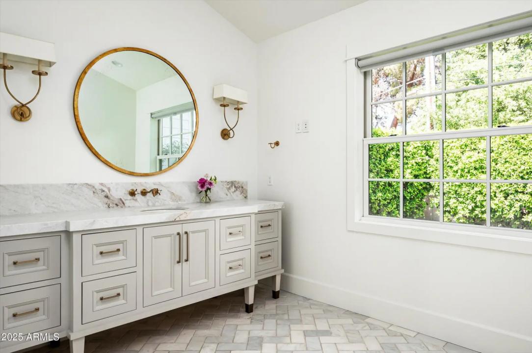 Real Estate Picture 22