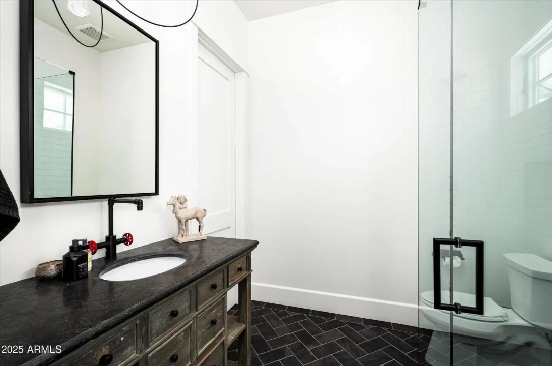 Real Estate Picture 30