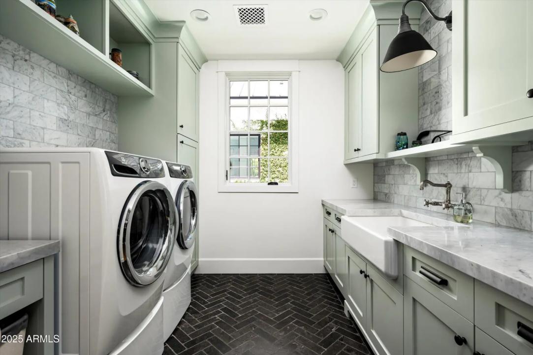 Real Estate Picture 38