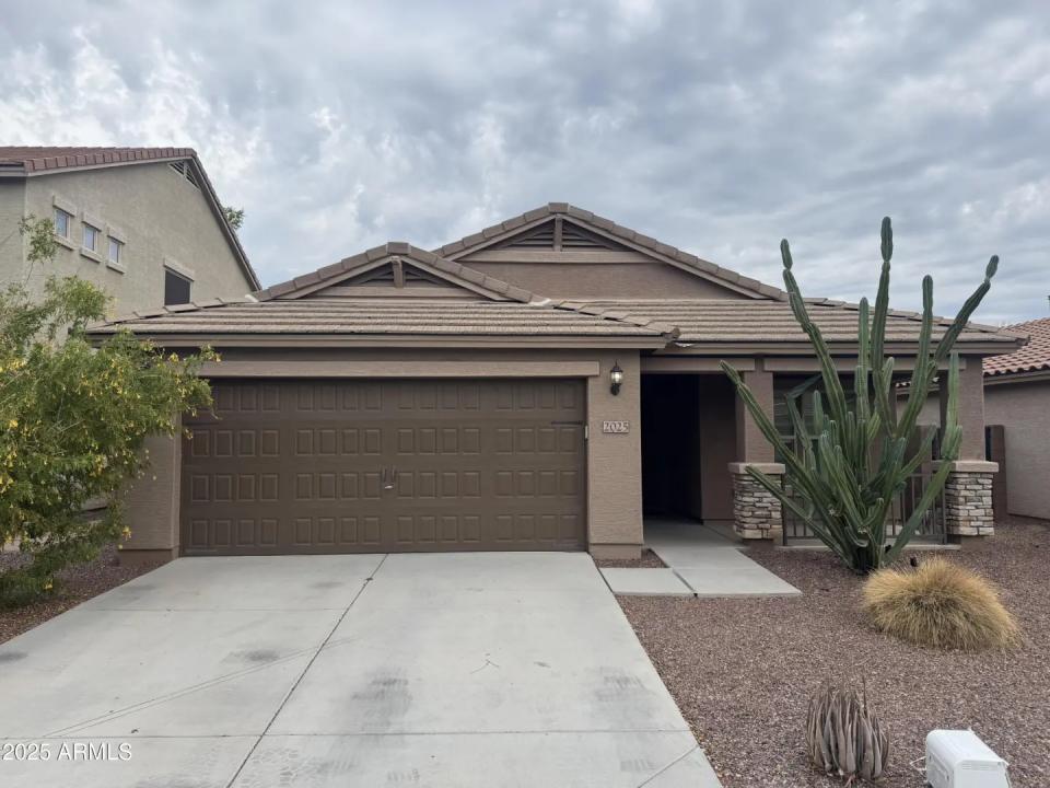 2025 E ANDERSON Drive Phoenix AZ 85022