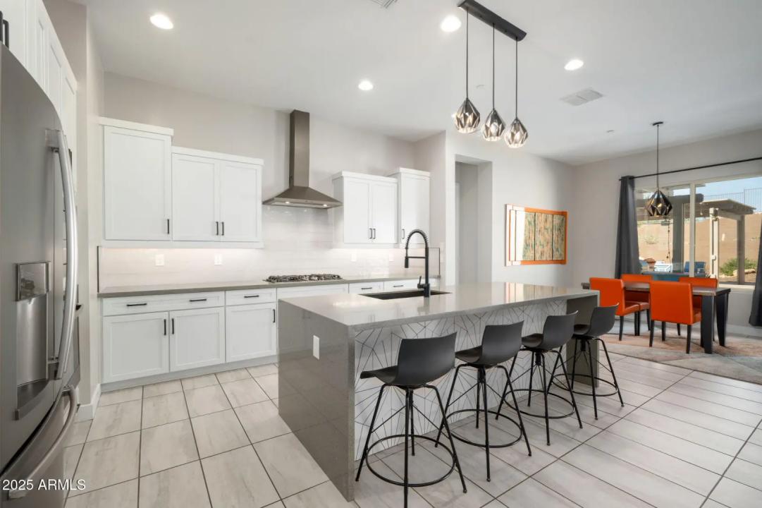 Real Estate Picture 11