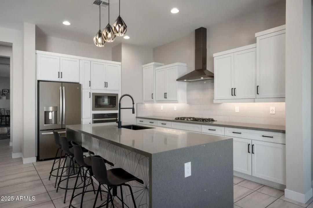 Real Estate Picture 10