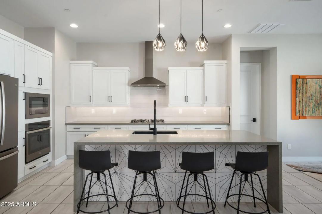 Real Estate Picture 9