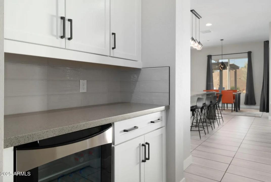 Real Estate Picture 12