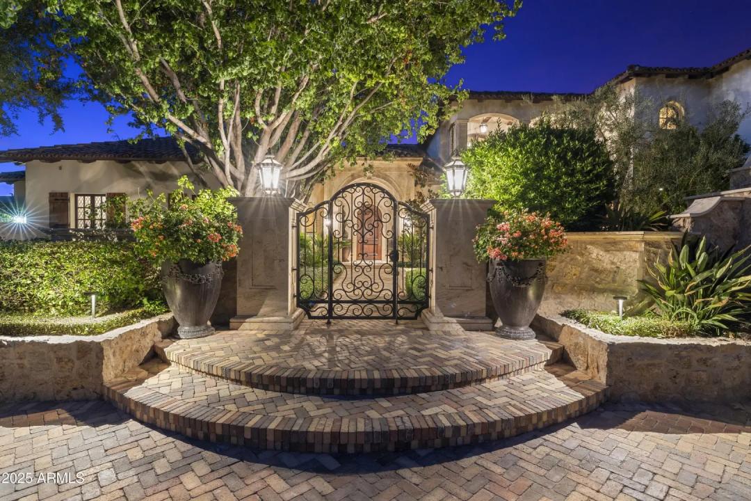 Real Estate Picture 4