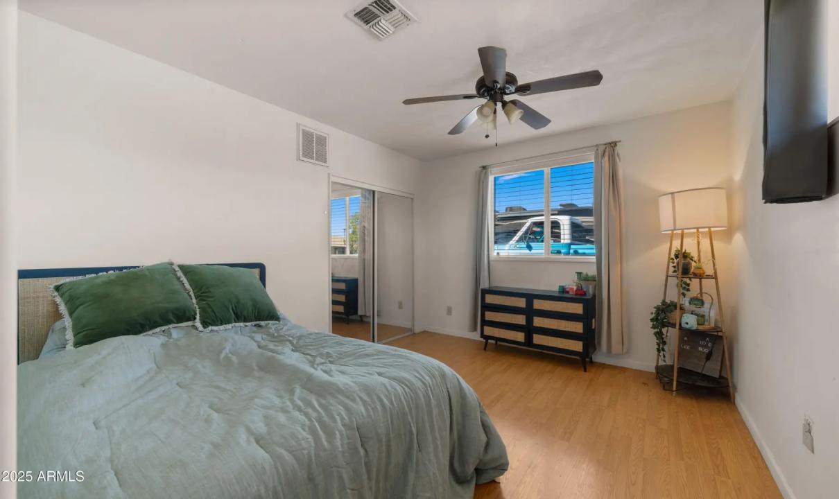Real Estate Picture 30
