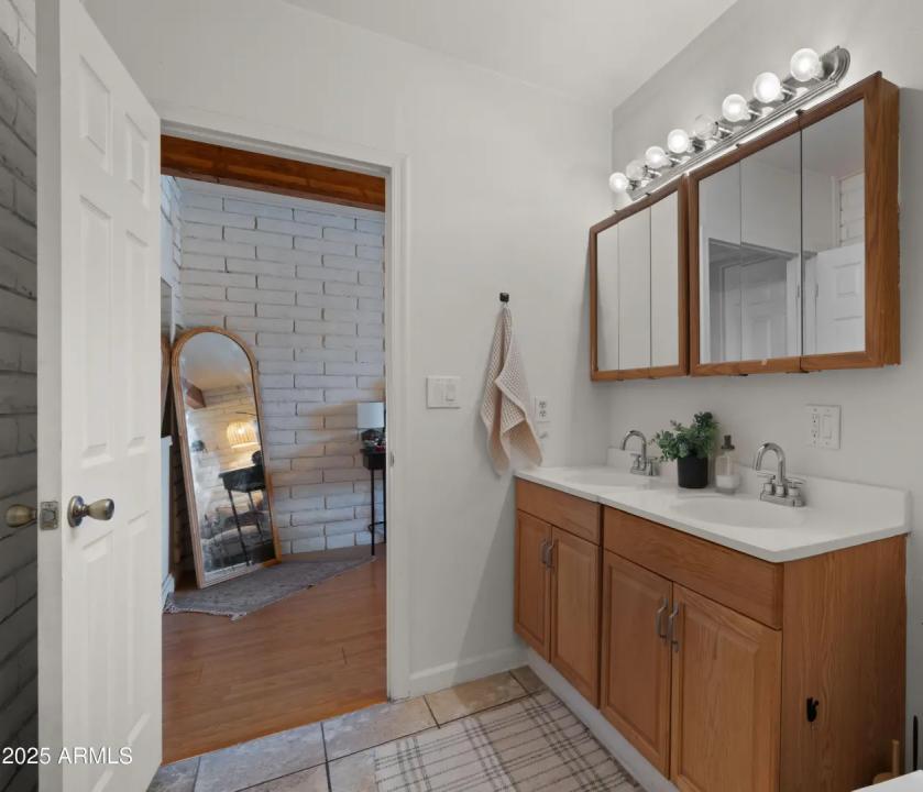 Real Estate Picture 32
