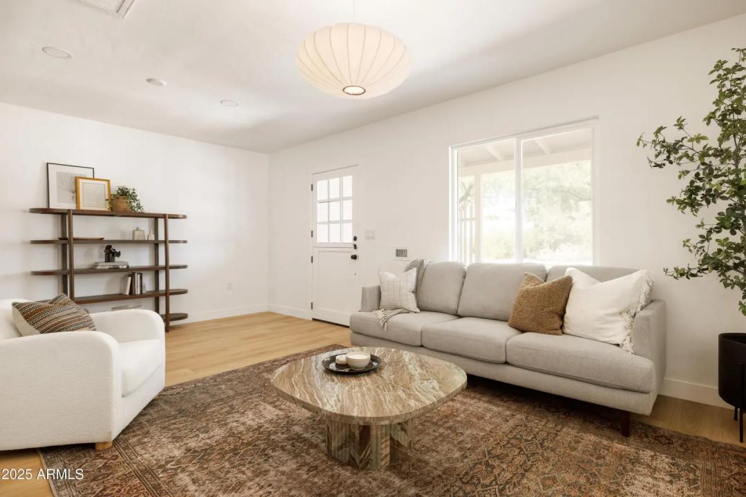 Real Estate Picture 8