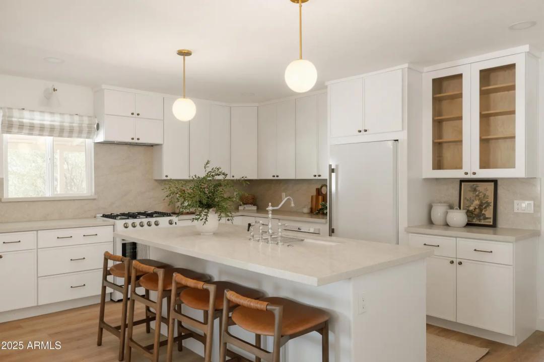 Real Estate Picture 11