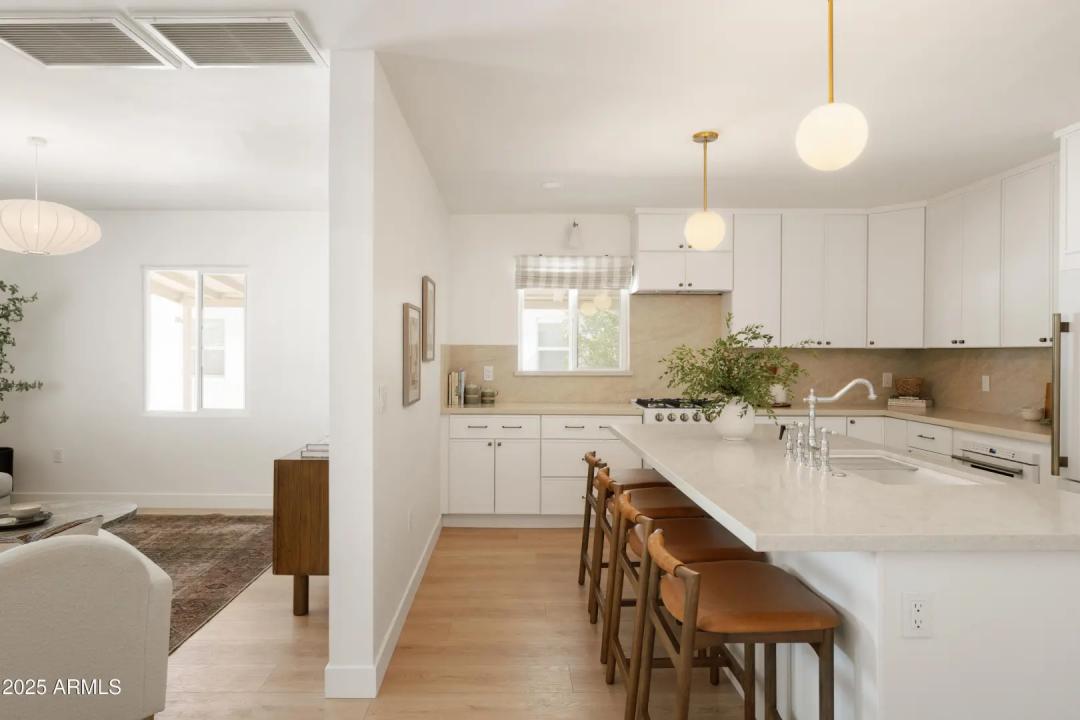 Real Estate Picture 12