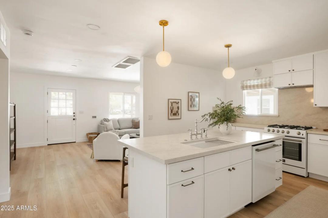 Real Estate Picture 13