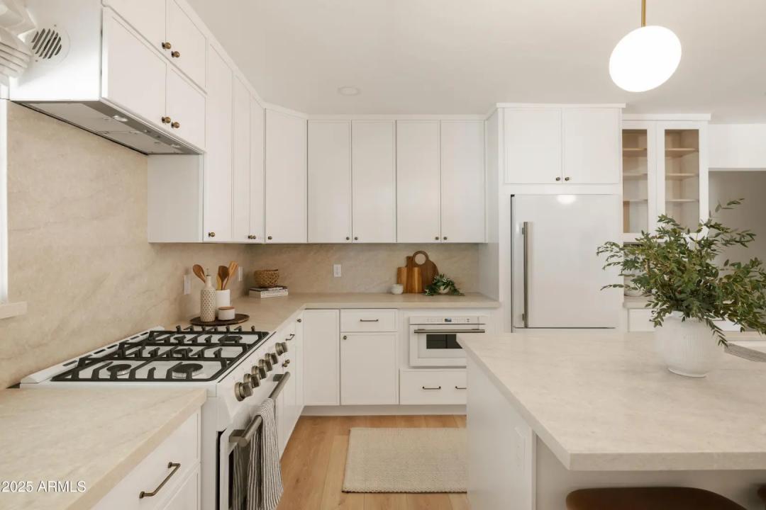 Real Estate Picture 16