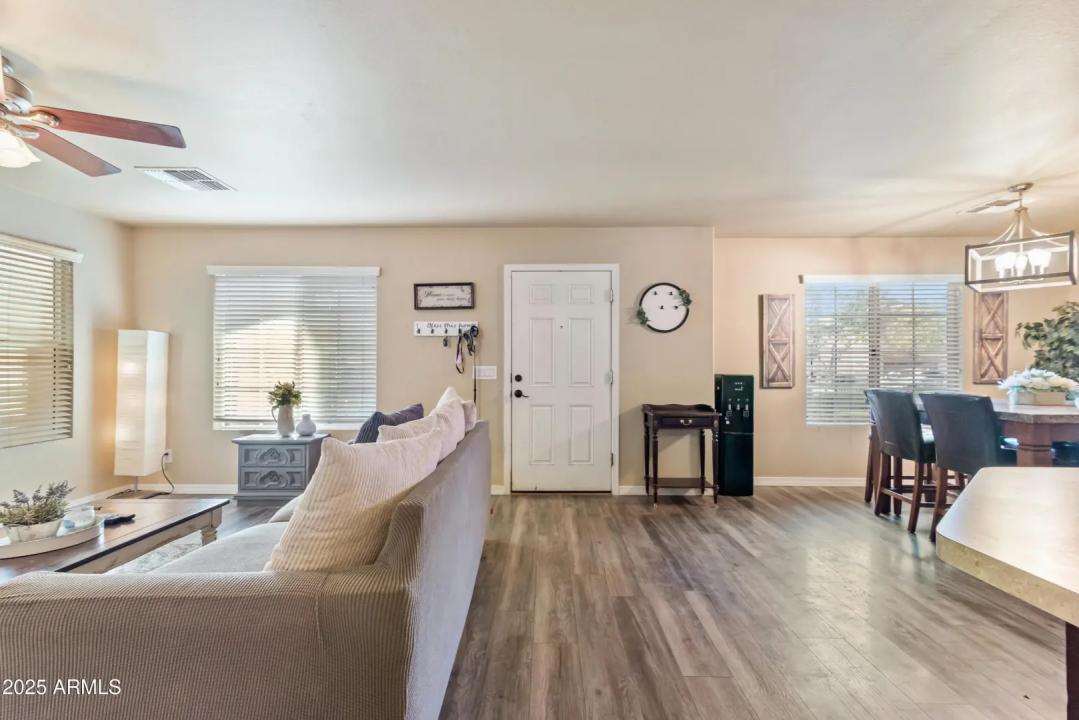 Real Estate Picture 4
