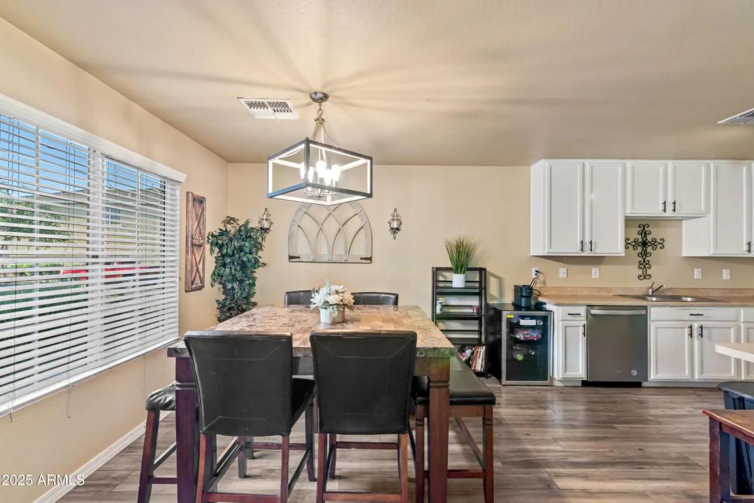 Real Estate Picture 7