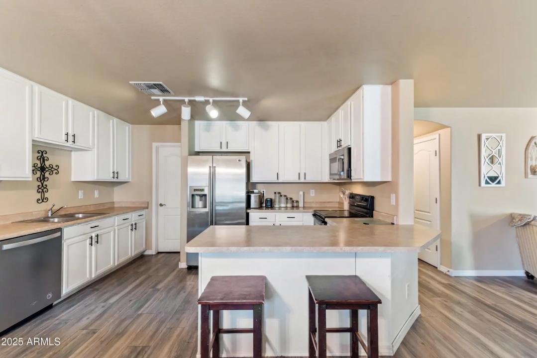 Real Estate Picture 8