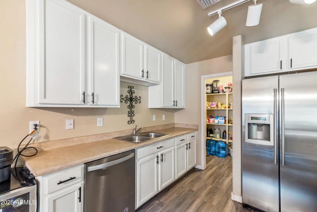 Real Estate Picture 9