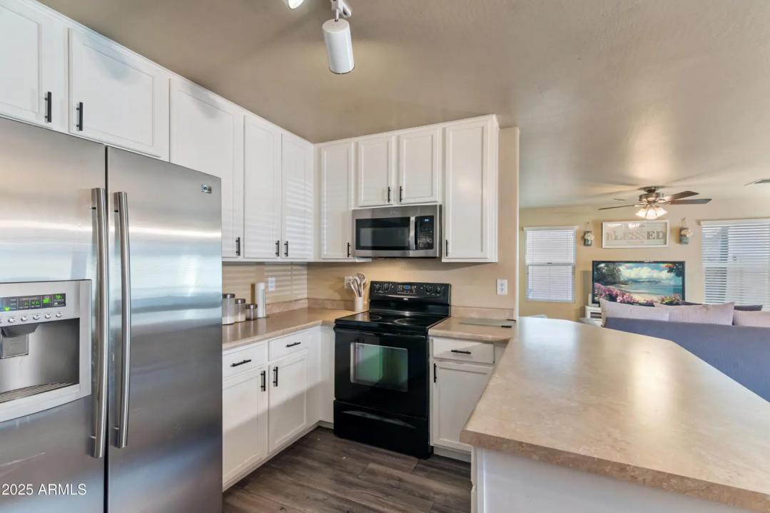 Real Estate Picture 10