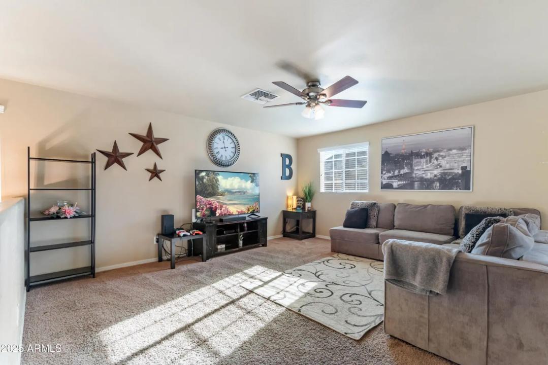 Real Estate Picture 18