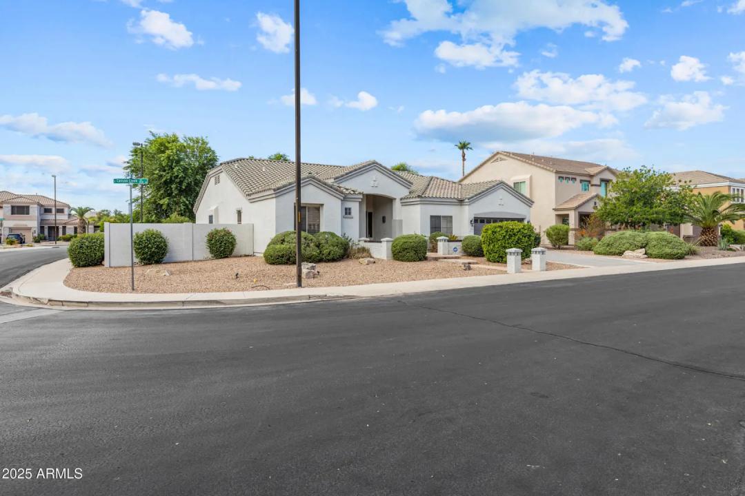 Real Estate Picture 4