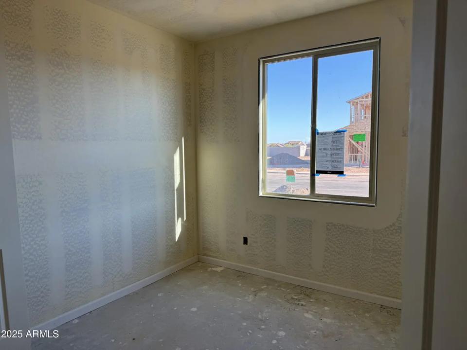 Real Estate Picture 4