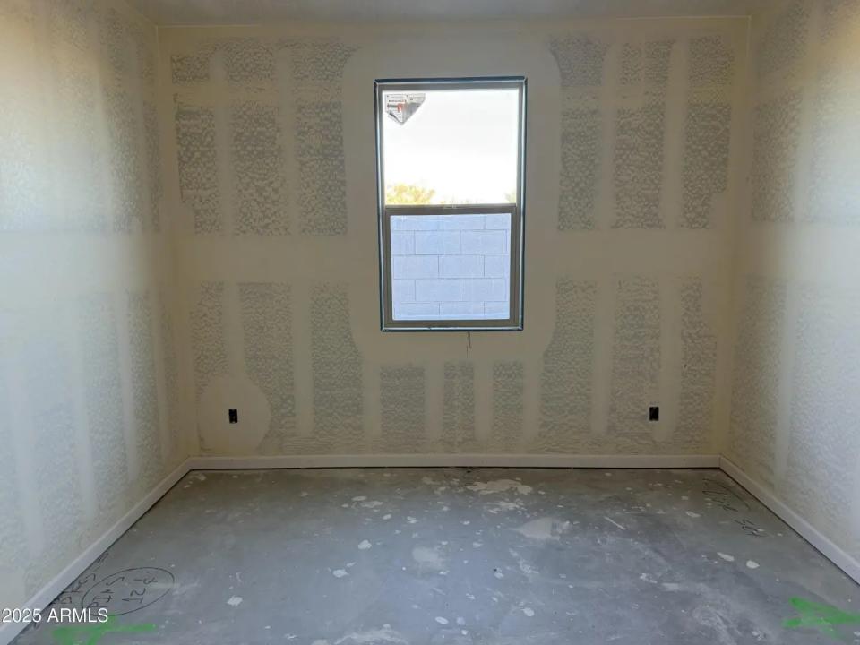 Real Estate Picture 5