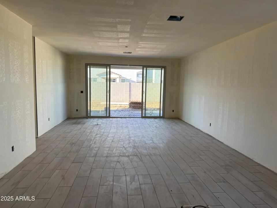 Real Estate Picture 7