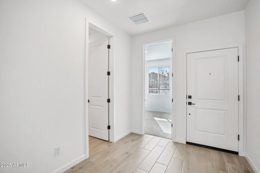 Real Estate Picture 4