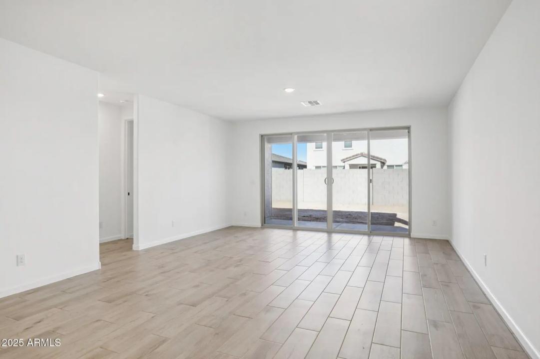 Real Estate Picture 5