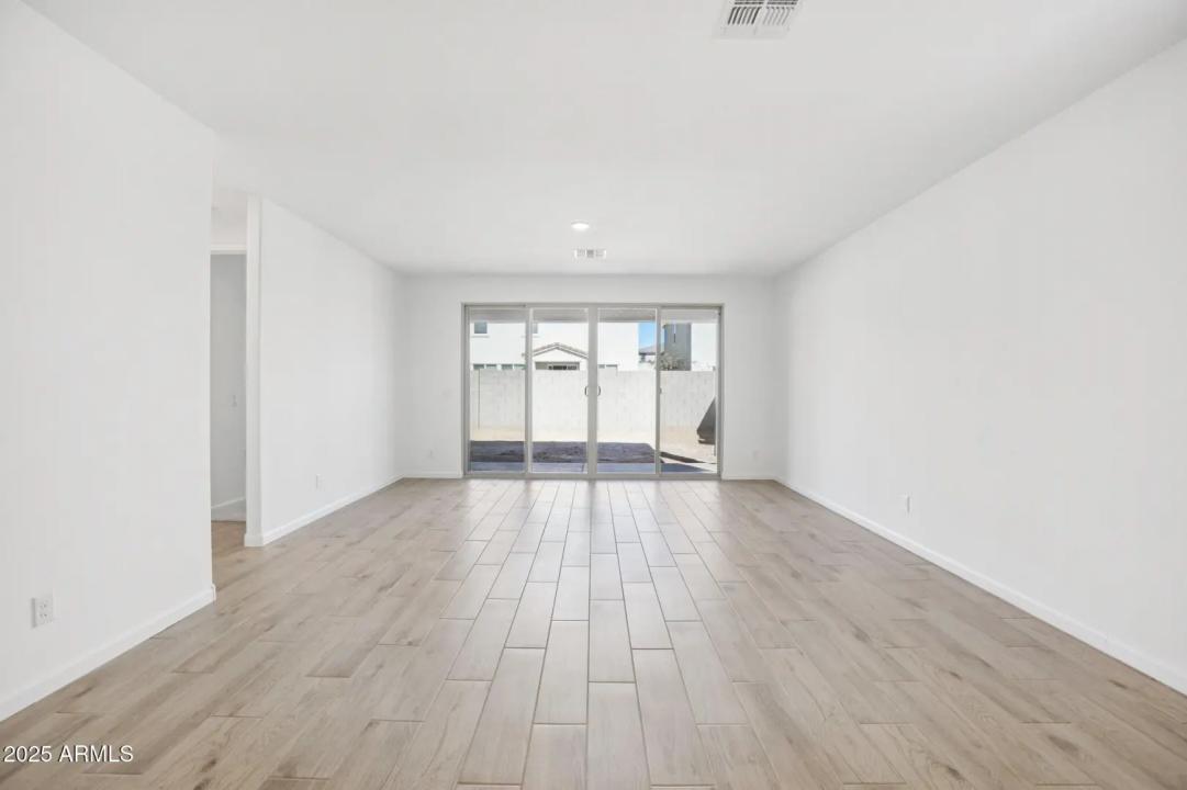 Real Estate Picture 7