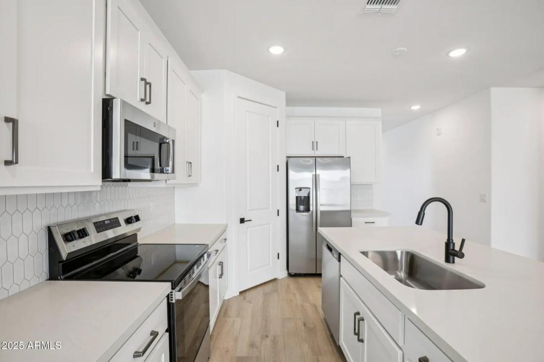 Real Estate Picture 9