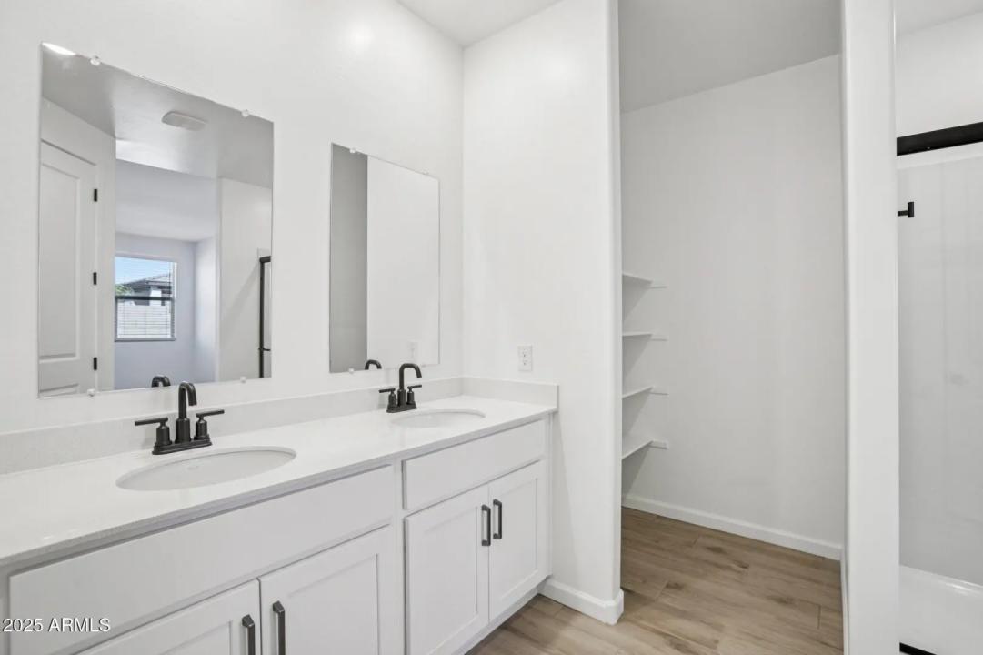 Real Estate Picture 32