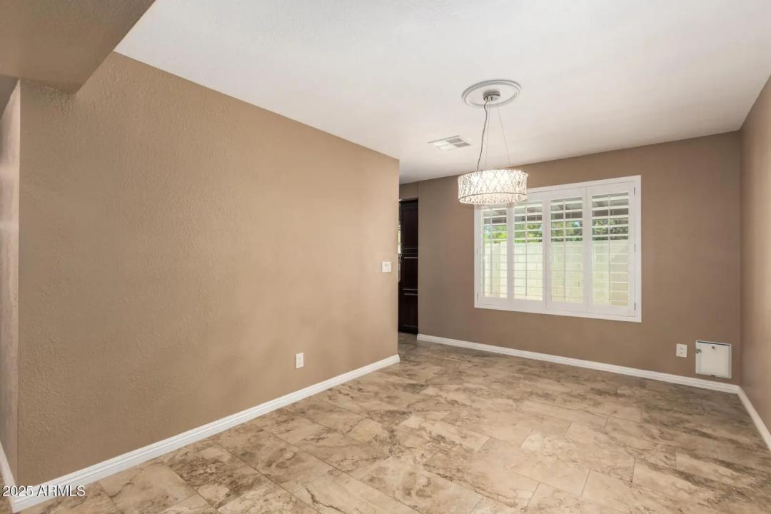 Real Estate Picture 17