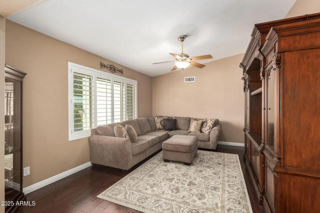 Real Estate Picture 12