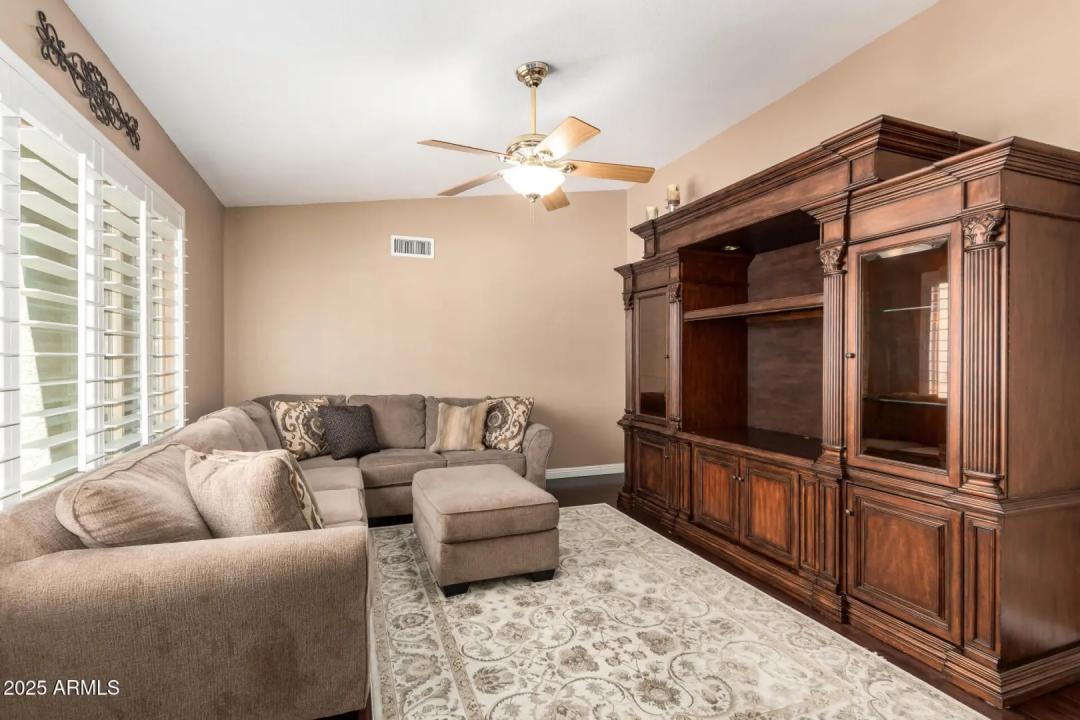 Real Estate Picture 11