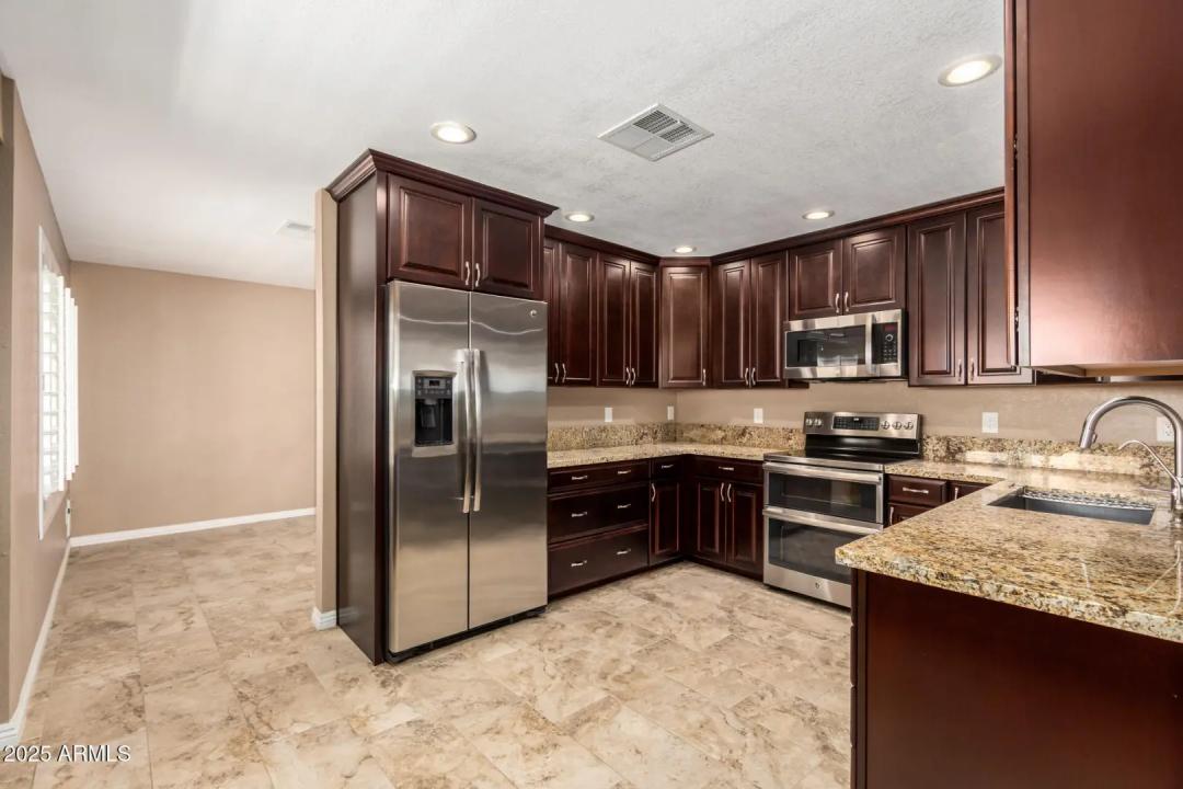 Real Estate Picture 15
