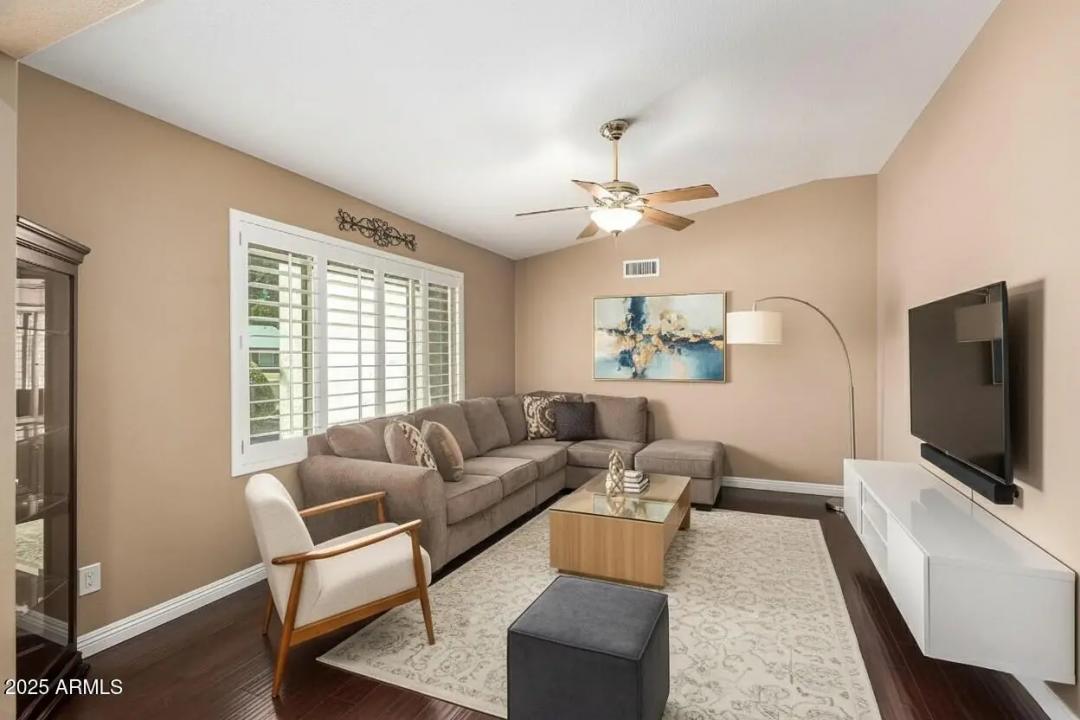 Real Estate Picture 11