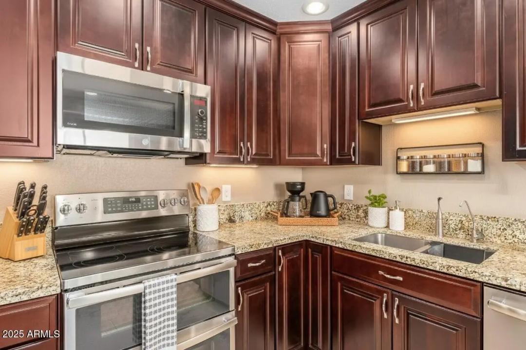 Real Estate Picture 15