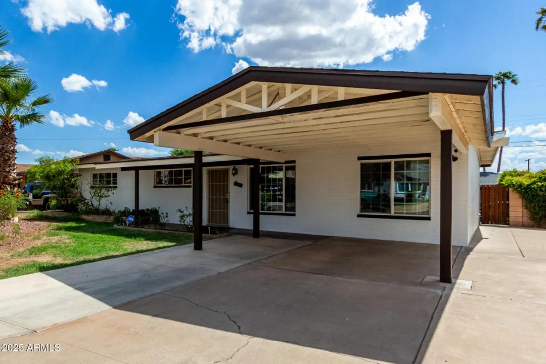 Real Estate Picture 4