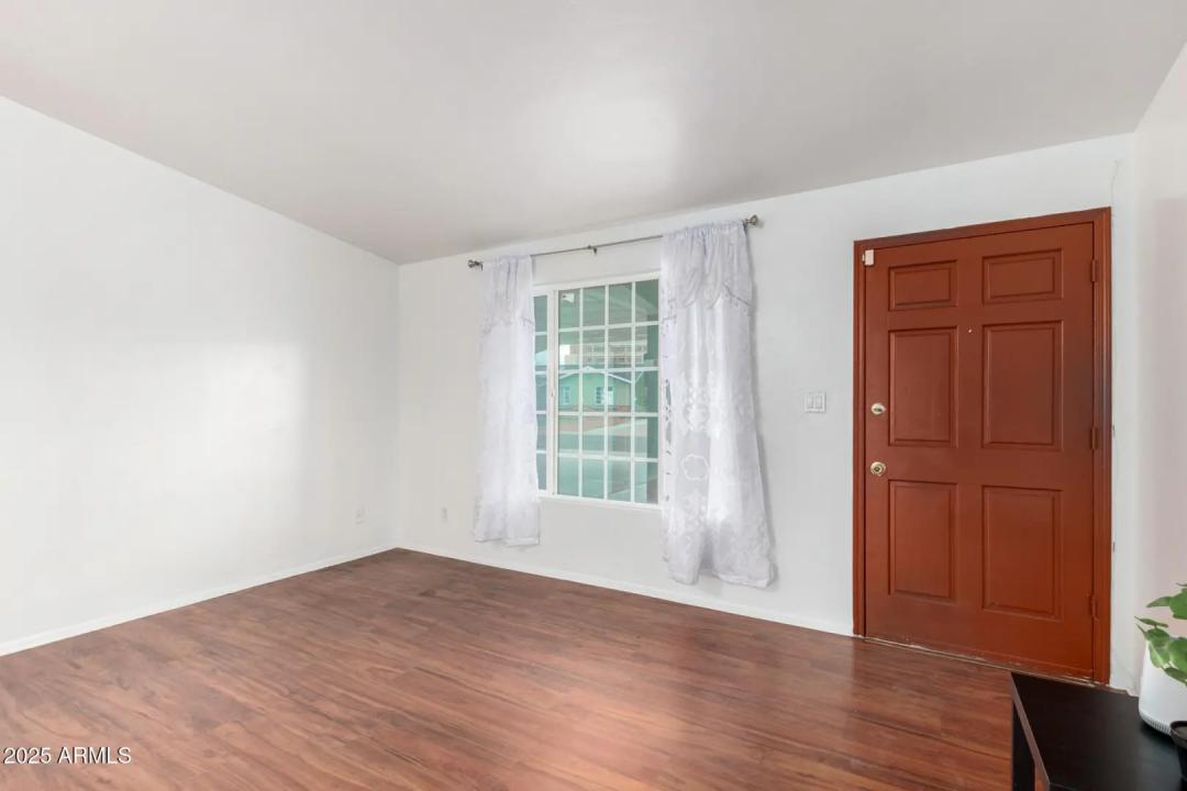 Real Estate Picture 6