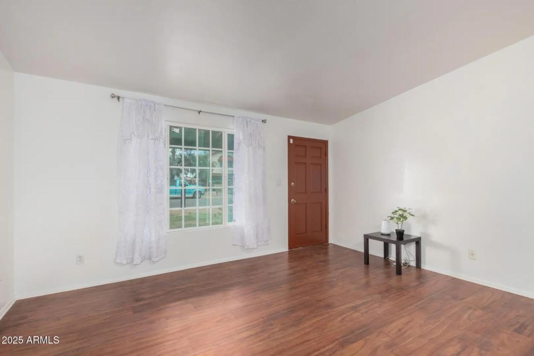 Real Estate Picture 7