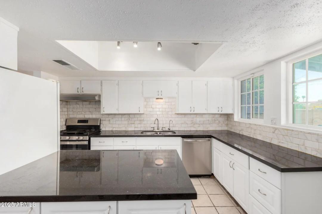 Real Estate Picture 11