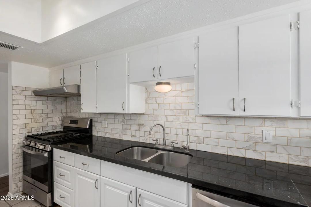 Real Estate Picture 12