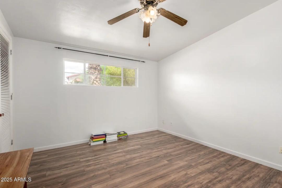 Real Estate Picture 14