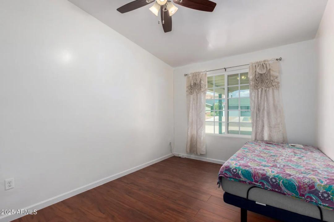 Real Estate Picture 17